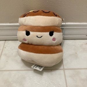 BNWT rayen pancake squishmallow 5 inch
